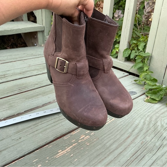 CLARKS Brown Leather Chelsea Zipper Buckle Ankle Boots Heels Women 6.5M  39320 - Picture 7 of 11